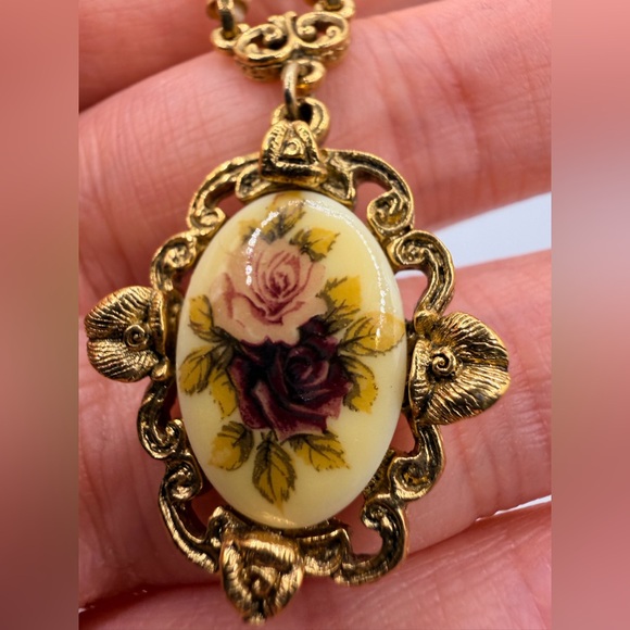 1928 Faux Pearl and Rose Pendant Necklace - Picture 8 of 8